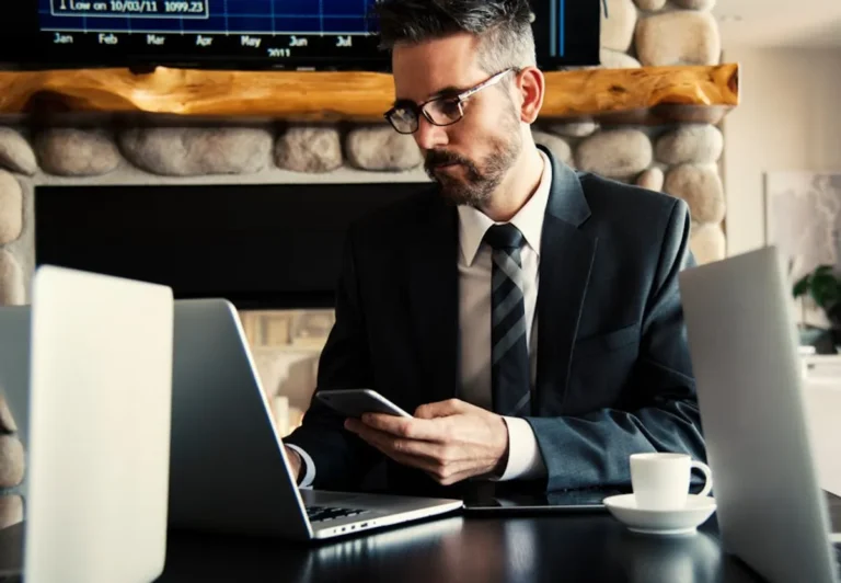 Best Contact Page Examples and Conversion Tips