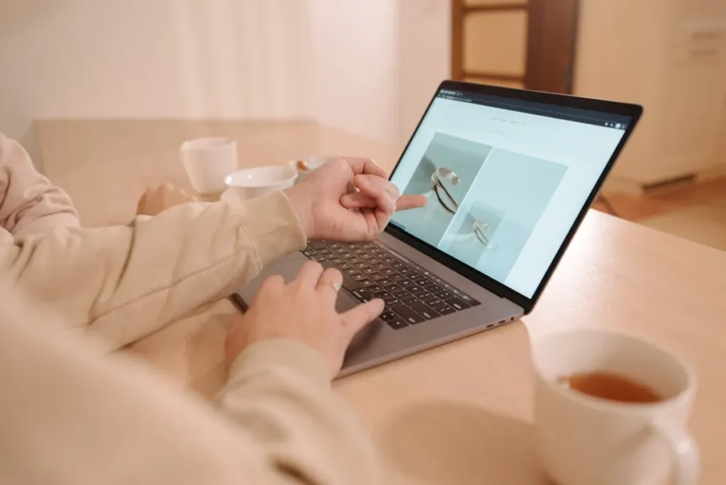 Celebrebuzz Review: What It Is, Features, Safety, and Alternatives