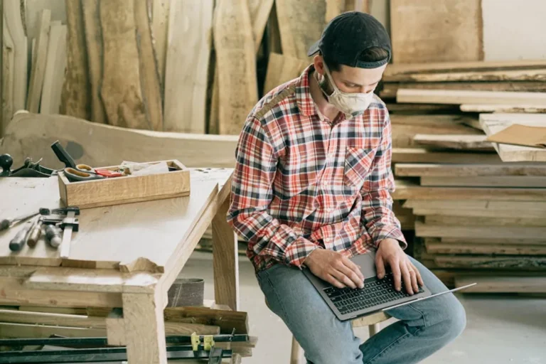 How to Build a Small Business Website That Converts Visitors
